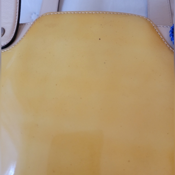 $2,000 FERRAGAMO LIMITED STRUCTURED TOTE - Picture 8 of 12